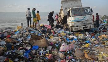سمح أمراء الحرب بدفن النفايات الخطرة في الصومال 