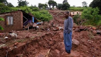 فيضانات وانهيارات طينية مميتة في جنوب أفريقيا
