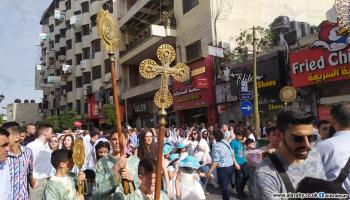 مسيرة الاحتفال بـ"سبت النور" في رام الله (العربي الجديد)