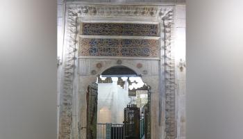اختفاء باب أثري في مسجد الإمام الحسين في القاهرة 1 (فيسبوك)