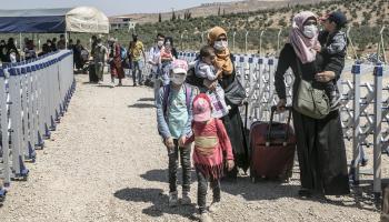 سوريون يعودون إلى سورية من تركيا (جم غنجو/ الأناضول)