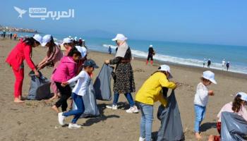 حملات تطوعية لتنظيف الشواطىء قبل موسم الاصطياف في الجزائر
