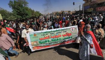 احتجاجات السودان تتواصل ضد الحكم العسكري (getty)