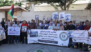 فلسطينيون يطالبون بوقف سياسة الاعتقال الإداري في سجون الاحتلال
