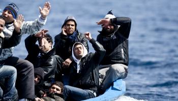 مهاجرون تونسيون في قارب هجرة سرية (أليساندرا بينيديتي/ Getty)