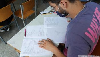 تلميذ لبناني في امتحان رسمي في لبنان (حسين بيضون)