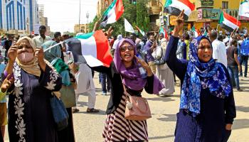 شاركت السودانيات بقوة في الثورة ورفض الانقلاب (فرانس برس)