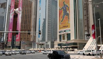 أبراج الدوحة تتزين بدعاية مونديال قطر(مصطفى أبو مؤنس/فرانس برس)
