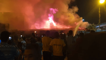 اندلع الحريق بجوار سوق حي بورفؤاد في مدينة بورسعيد المصرية (فيسبوك)