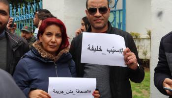 خلال وقفة تضامنية مع خليفة القاسمي في مارس (النقابة الوطنية للصحافيين التونسيين/فيسبوك)