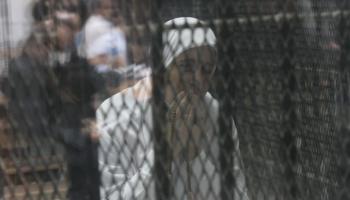 عائشة الشاطر في خلال محاكمة في مصر (العربي الجديد)