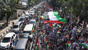 مظاهرة داعمة للقضية الفلسطينية في أندونيسيا (تيمور مطهاري/فرنس برس)