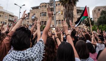 فلسطينيون في هبة الكرامة في حيفا (Getty)