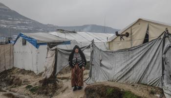داخل مخيم للاجئين في إدلب، يناير 2023(عز الدين قاسم/الأناضول)