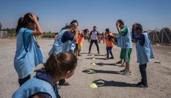 أطفال عراقيون ورياضة وتوعية بالألغام في العراق (أدري ساليدو/ Getty)