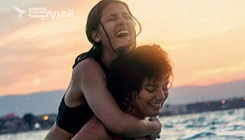بطلة "السباحتان" منال عيسى تشعل الجدل مجدداً حول الفيلم	