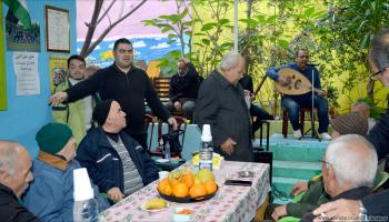 كبار السن في مبادرة "لقاء الأحبة" (العربي الجديد)