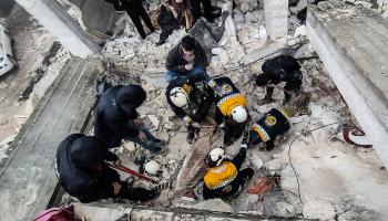 مئات القتلى والجرحى في زلزال قوته 7.4 درجات ضرب مناطق بتركيا وسورية