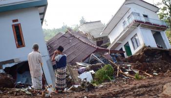 أضرار زلزال سابق في إندونيسيا (فيصل رمضان/ Getty)