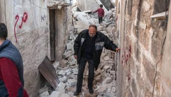 يفتقد بعض منكوبي الزلزال في سورية الاحتياجات الأساسية (عبد المنعم عيسى/ Getty)