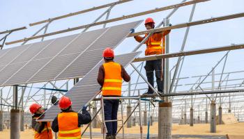 الصين تواصل التوسع بمشروعات الأواح الشمسية في المباني الجديدة (getty)