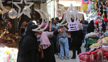 إقبال على إكسسوارات زينة رمضان في الأردن (محمد صلاح الدين/ الأناضول)