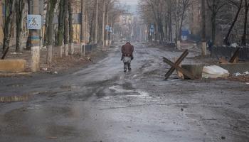 أحد شوارع باخموت في 27 فبراير الماضي (أليكس بابينكو/رويترز)