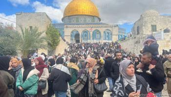 250 ألف فلسطيني يأدون صلاة الجمعة في المسجد الأقصى (العربي الجديد)