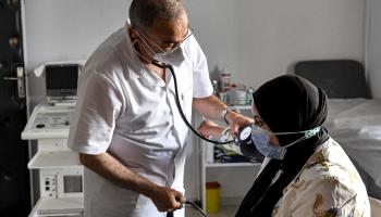 تواجه تونس نقصاً في عدد أطباء الاختصاص (فتحي بلعيد/ فرانس برس)
