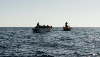 قوارب هجرة وإنقاذ قبالة سواحل ليبيا (فينشنزو شيركوستا/ الأناضول)