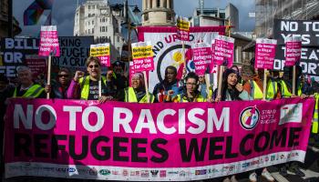 تظاهرة منددة بسياسة بريطانيا تجاه الهجرة وطالبي اللجوء (مارك كاريزون/ Getty)