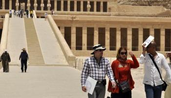 سياح إيرانيون في مدينة الأقصر المصرية، يونيو 2013 (فرانس برس)