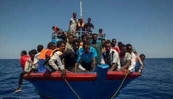 تنقل القوارب مئات المهاجرين شهرياً (أنجيلو تزورتزينوس/فرانس برس)