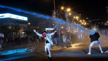 قوات أمن الاحتلال تفرق مظاهرة في تل أبيب (جيل كوهين ماجن/فرانس برس)