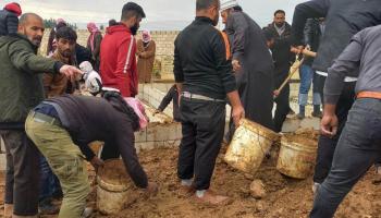 دفن اللاجئ السوري أنس المصيطف (العائلة)