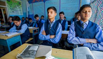 عكست المدارس الخاصة تغيّر المجتمع الأفغاني قبل مجيء "طالبان" (سكوت بيترسون/ Getty)
