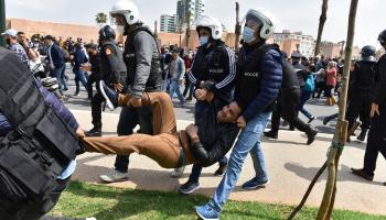 شرطة وقمع تحرك سابق لأساتذة التعاقد في المغرب (جلال مرشدي/ الأناضول)