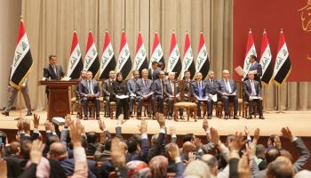 السوداني وأعضاء حكومته في البرلمان، أكتوبر الماضي (الأناضول)
