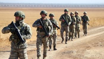 يصر النظام السوري على انسحاب القوات التركية(محمد عاكف بارلاك/الأناضول)