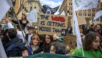 يطالبون بالتحرك لمكافحة تغير المناخ (أنطونيو ماسييلو/ Getty)