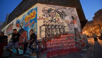 غرافيتي في مدخل شارع محمد محمود بالقاهرة، 2012 (Getty)