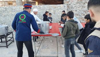 موائد إفطار جماعية للمتضررين من الزلزال شمالي سورية (العربي الجديد)