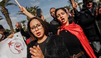 متظاهرون في تونس في الذكرى التاسعة لاغتيال شكري بلعيد (Getty)