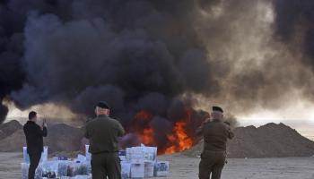 عملية تلف مخدرات في العراق (صباح عرار/ فرانس برس)
