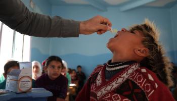 لقاح ضد الكوليرا في سورية (عمر حاج قدور/ فرانس برس)