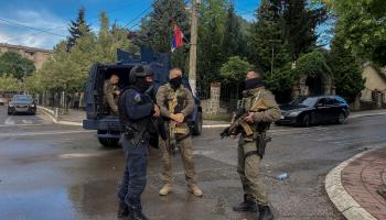 عناصر من شرطة كوسوفو في زفيتشان، الجمعة (فرانس برس)