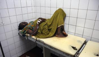 امرأة حامل في مستشفى في سيراليون في أفريقيا (كارول غوزي/ Getty)