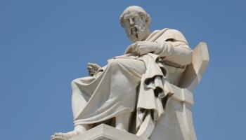 تمثال أرسطو في أثينا (Getty)