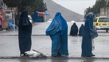 نساء أفغانيات يلتزمن بالبرقع في أفغانستان (وكيل كوهسار/ فرانس برس)