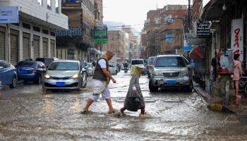بدأ موسم الأمطار مبكراً في اليمن (محمد حويص/فرانس برس)
